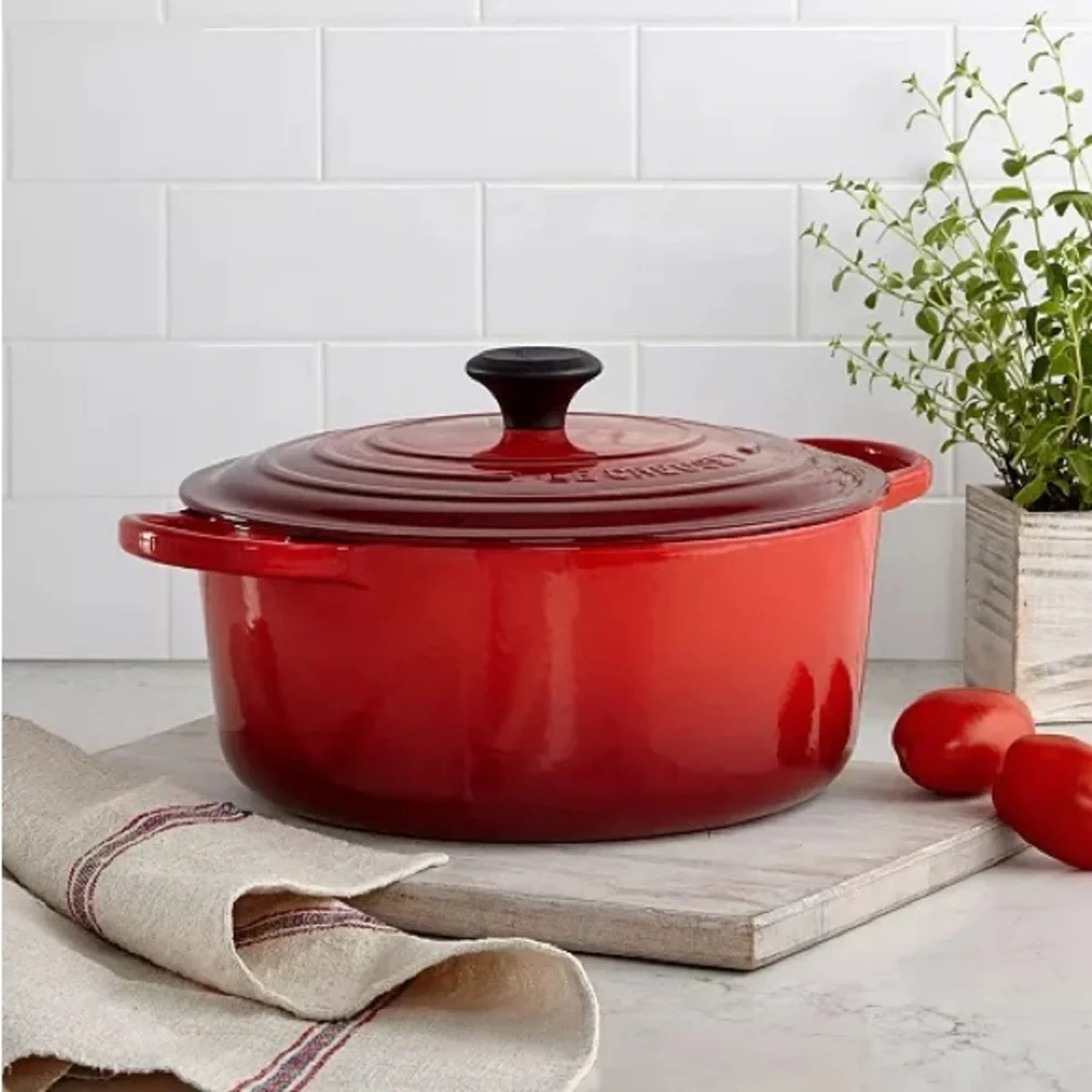 NEW LE CREUSET 5.5 QT Signature Round Dutch Oven Cast Iron Casserole Red